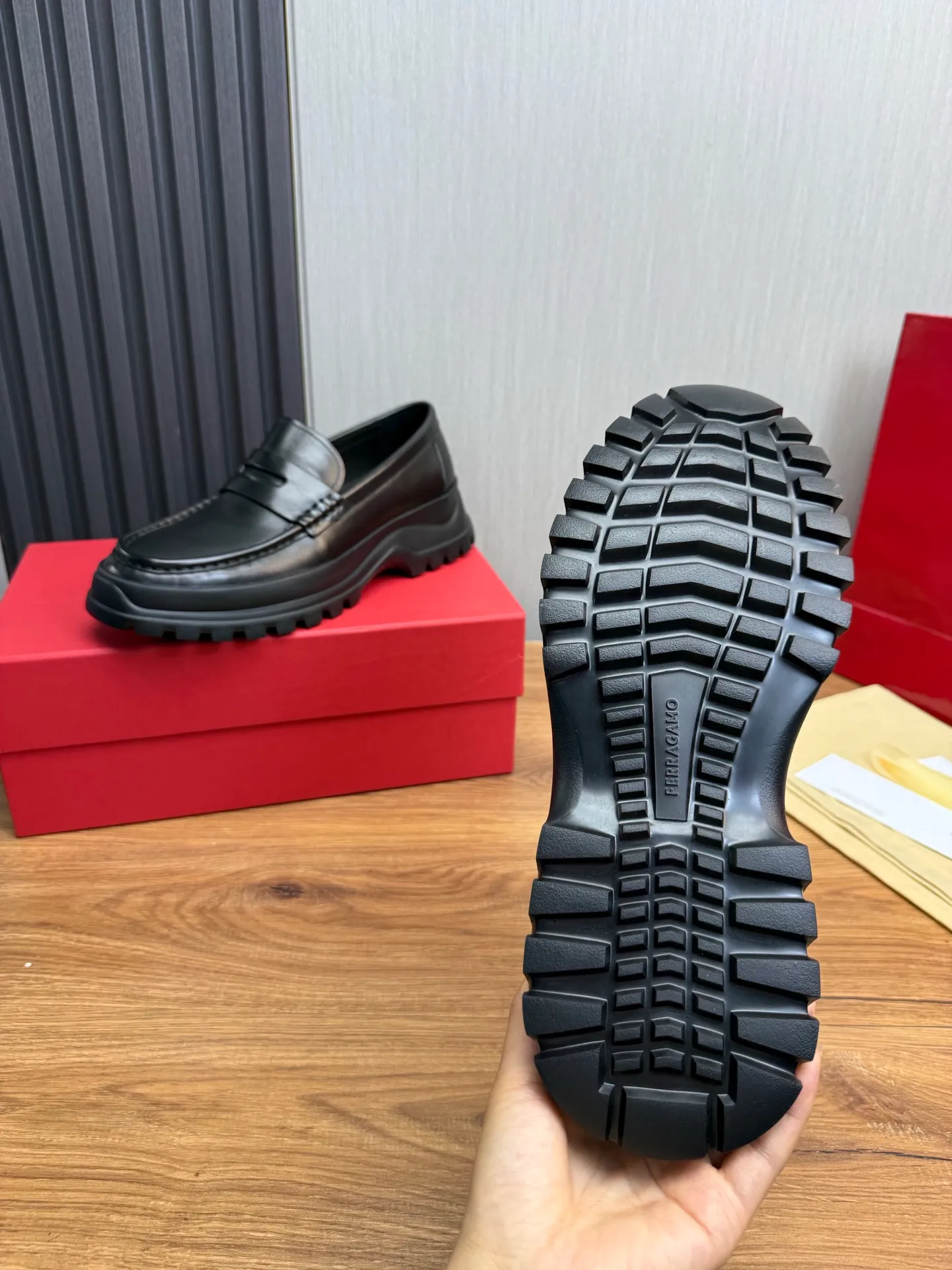 Men's shoes 💰880💰 Ferragamo. [Ferragamo] Men's Loaf leather shoes, the latest hot style, 1:1 original purchase quality, top quality, imported open-edge beaded cowhide leather on the upper, hand-made three-dimensional stitching highlights the round toe design, the inner feet are made of imported cowhide, with original wear-resistant rubber outsole, matching code 39-44, (38, 45 custom-made, non-refundable)